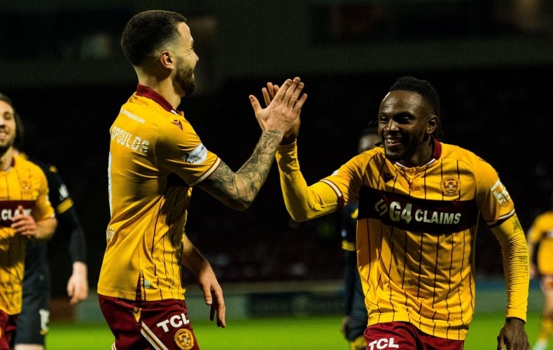 马瑟韦尔 3-0 利文斯顿：钢铁人豪取八场不败