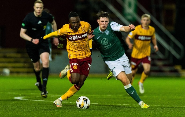 球队战力受挫：边锋雷根·查尔斯-库克因脚踝伤势缺阵八周，康复之路正式开启